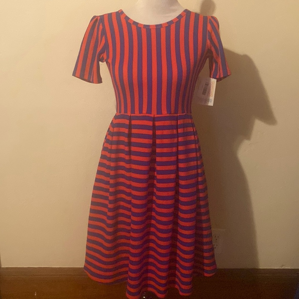 NWT LULAROE AMELIA 💗 XS